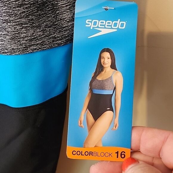 Speedo one piece swimsuit 🩱 NWT - Picture 1 of 4